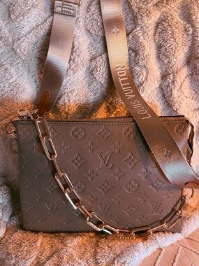 📍SOLD📍Elegant Taupe Designer Style Shoulder, Arm, Crossbody Bag